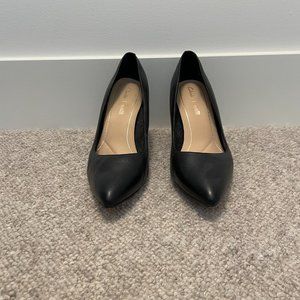 Clarks black leather pumps